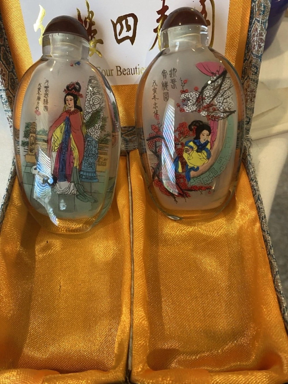 Vintage snuff bottles. Four different pictures. Of the geisha women. - Picture 4 of 5